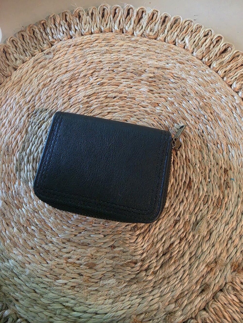 Universal Thread Wallet - Picture 3 of 5